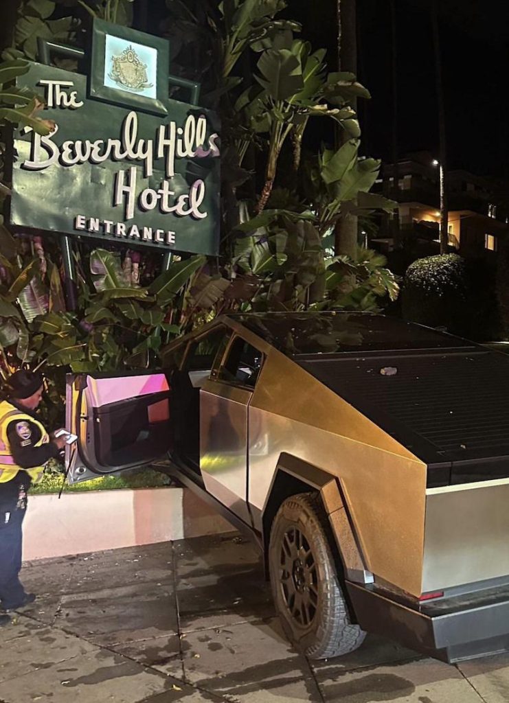 A Tesla Cybertruck crashed into a hotel in Los Angeles.
